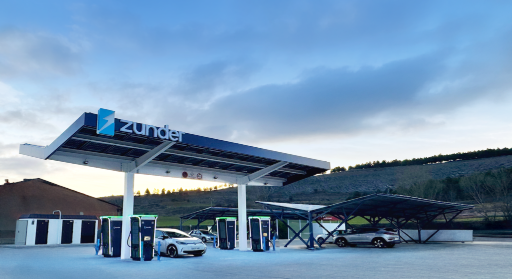 Estación de Carga Ultrarrápida de Zunder en Puerta de la Montaña