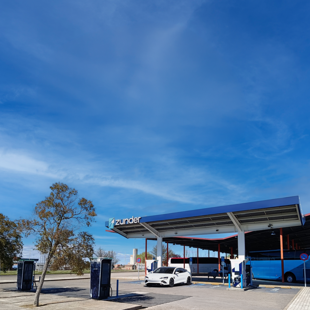 Estación de Carga de Zunder en Exit Villalpando