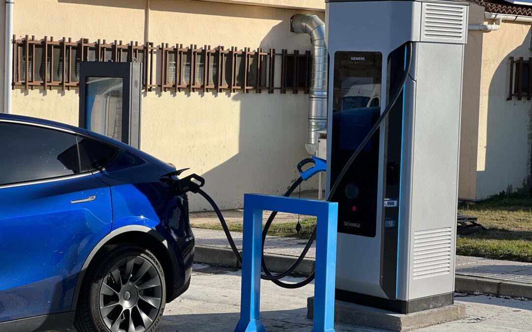 Primer cargador de EasyCharger de 300 kW de potencia