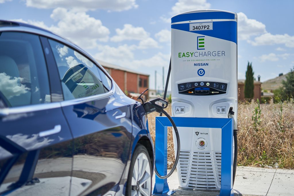 Cargador en la Estación de Carga de EasyCharger, puerta de la montaña