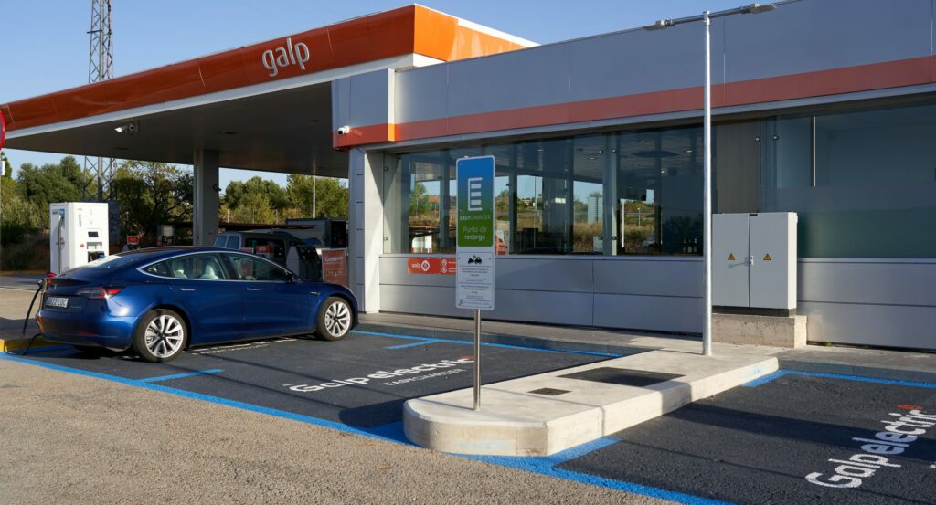 Foto de la doble Estación de Carga en Villargordo del Cabriel