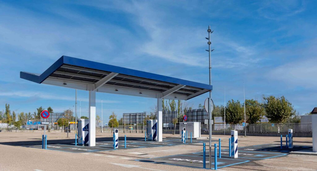 Estación de Carga Ultra-rápida de Zunder en Laguna de Duero