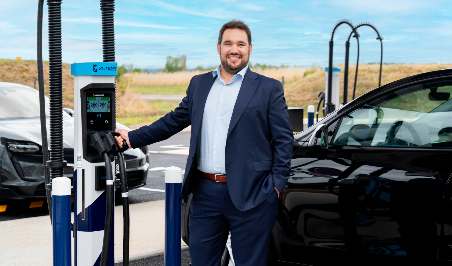 Zunder et VINCI Autoroutes ouvriront trois nouvelles stations de recharge ultra-rapide