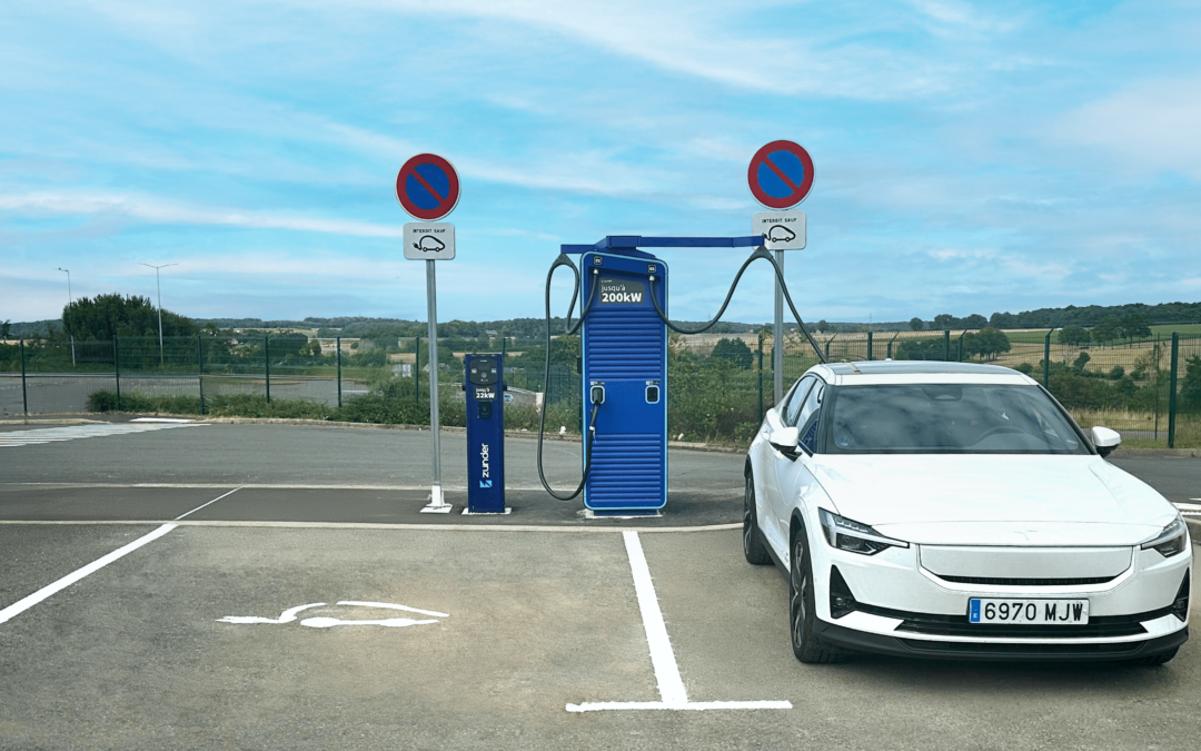Station de recharge Zunder sur l’aire de Sarthe Touraine