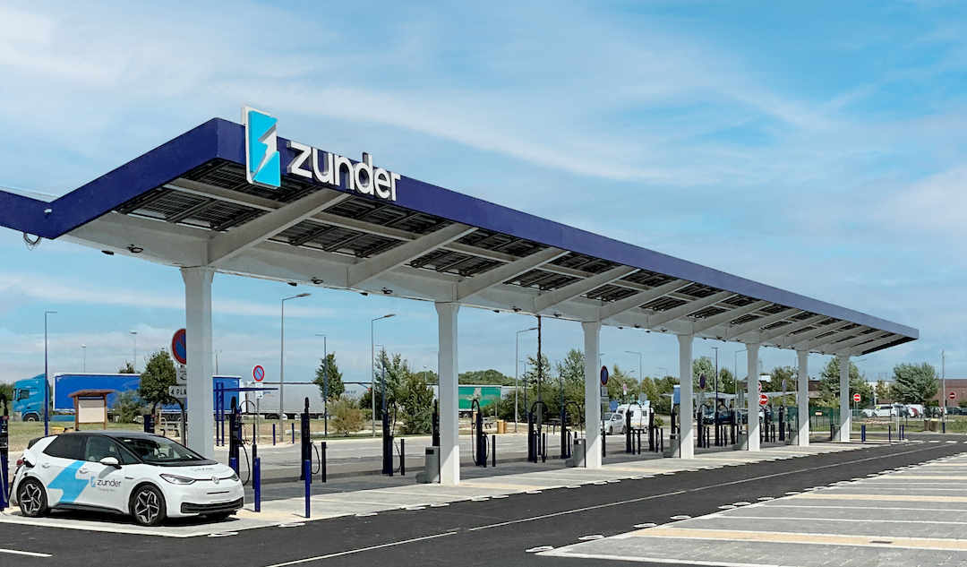 Station de recharge ultra-rapide Zunder sur l’ aire de Bourges Marmagne