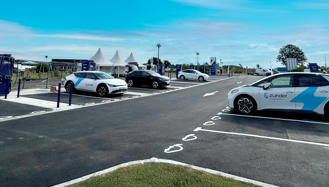 Station de recharge Zunder sur l’aire de la Porte des Landes Ouest
