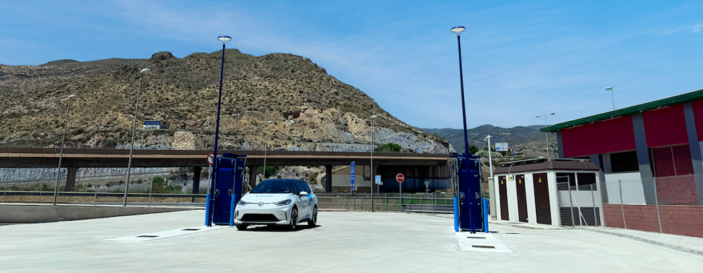Estación de Carga Ultrarrápida de Zunder en Roquetas de Mar